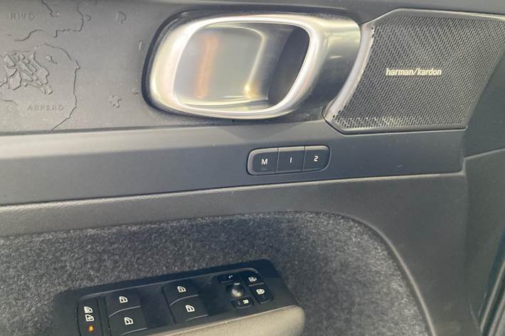 Blå Volvo XC40 fra 2023