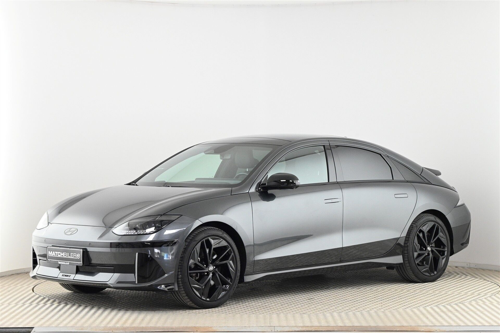 Grå Hyundai Ioniq 6 fra 2023