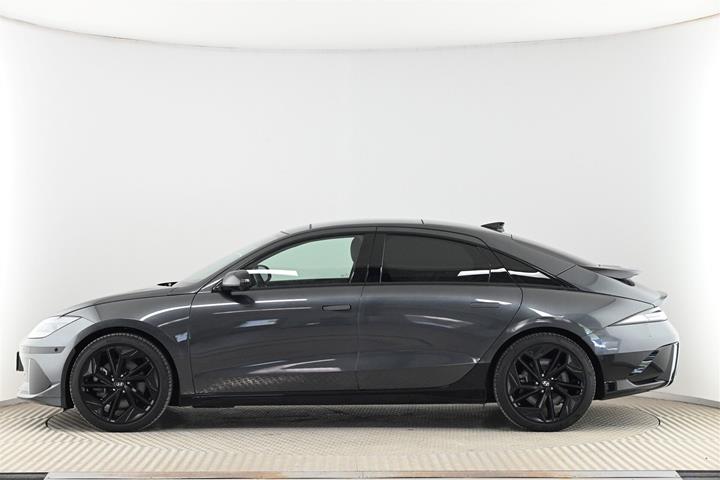 Grå Hyundai Ioniq 6 fra 2023
