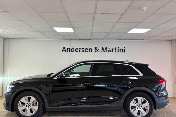 Sort Audi e-tron fra 2022