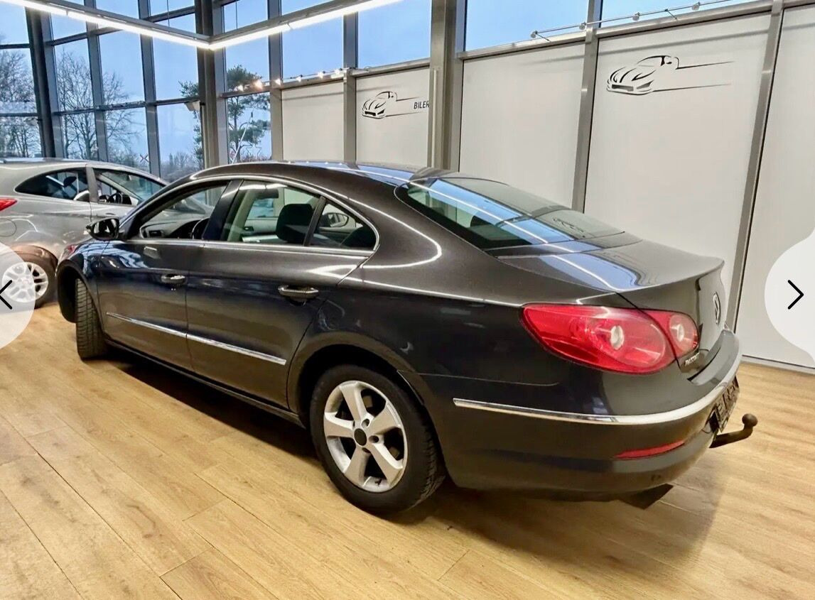 Sort VW Passat fra 2009