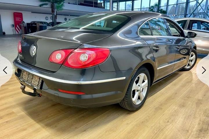 Sort VW Passat fra 2009