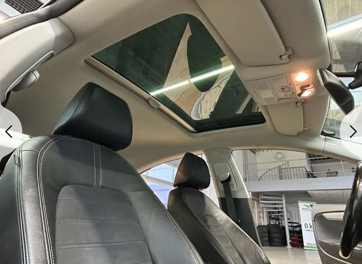 Sort VW Passat fra 2009