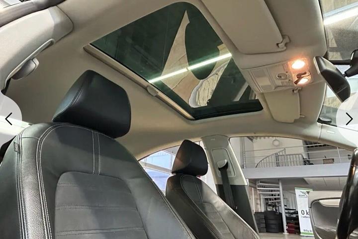 Sort VW Passat fra 2009