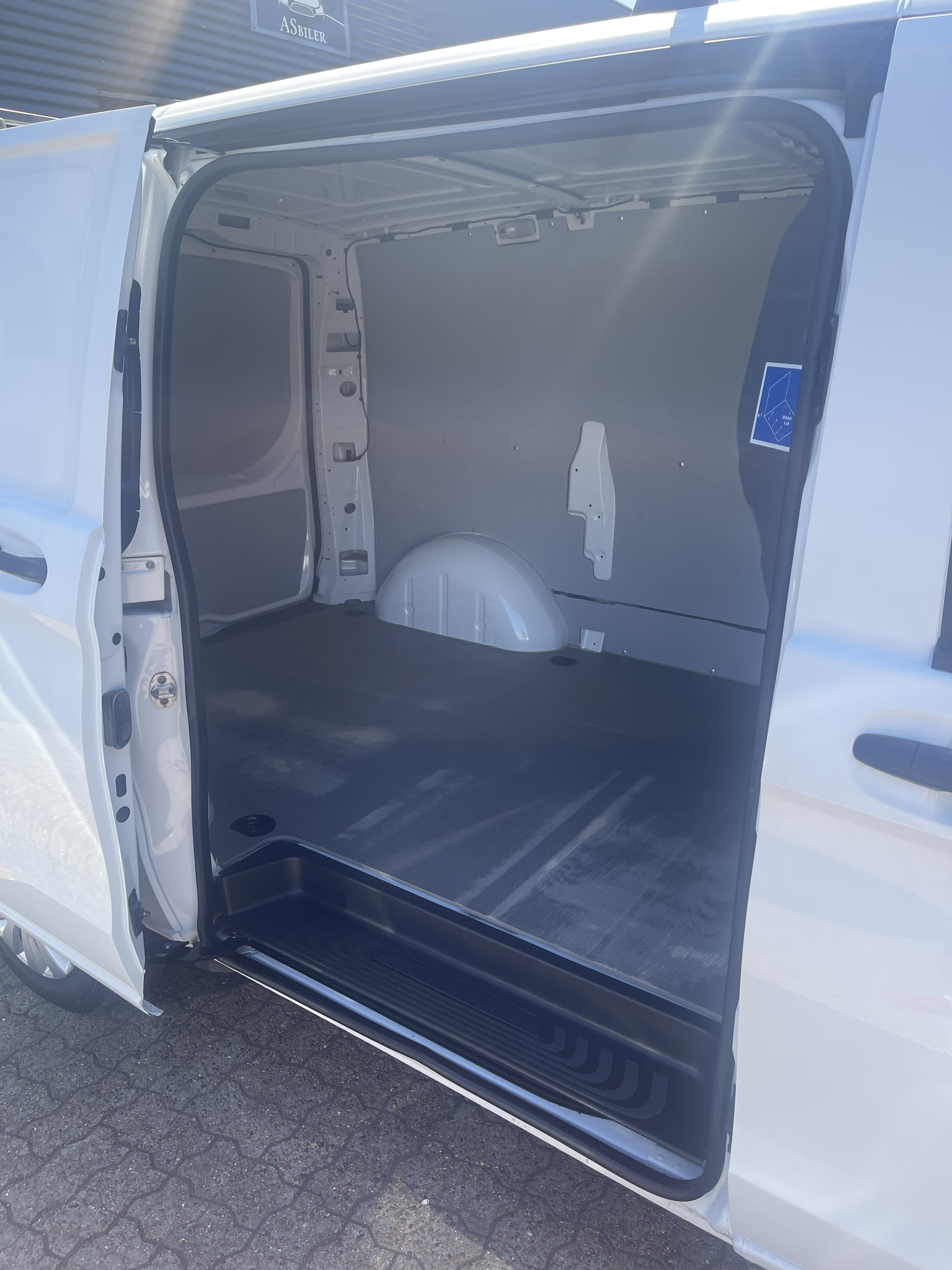 Hvid Mercedes Vito fra 2020
