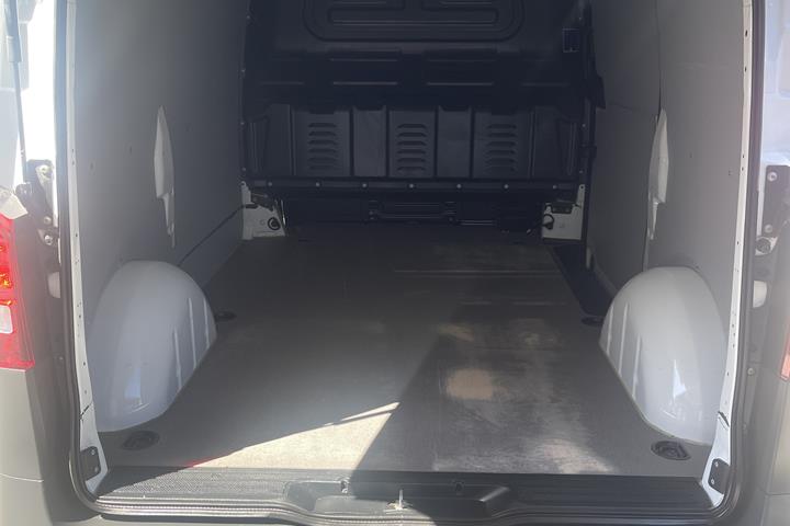 Hvid Mercedes Vito fra 2020
