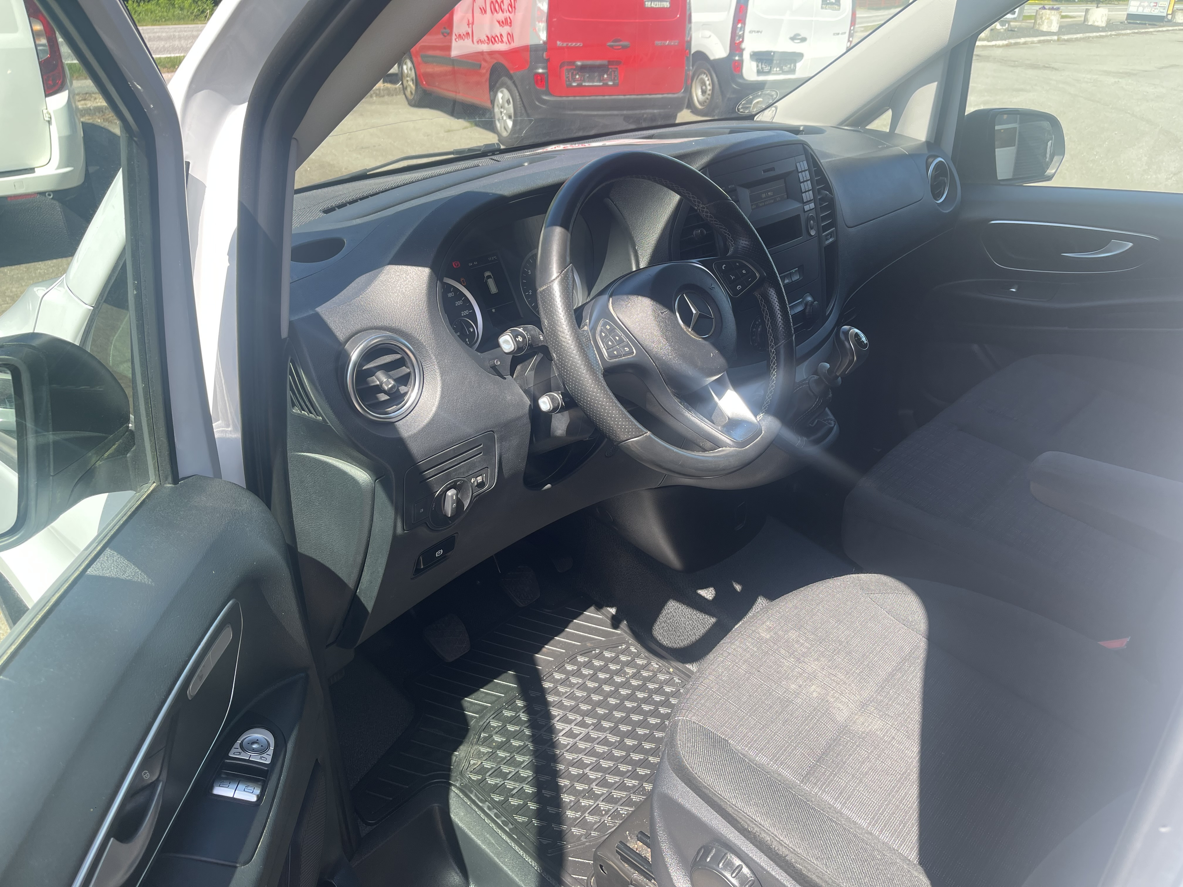 Hvid Mercedes Vito fra 2020