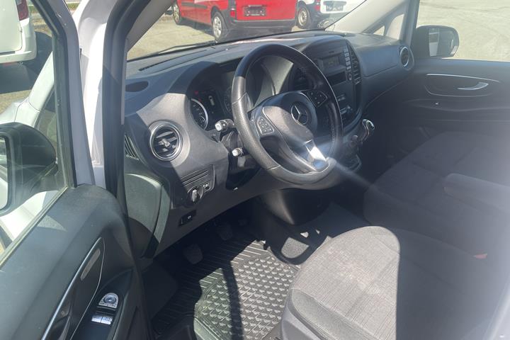 Hvid Mercedes Vito fra 2020