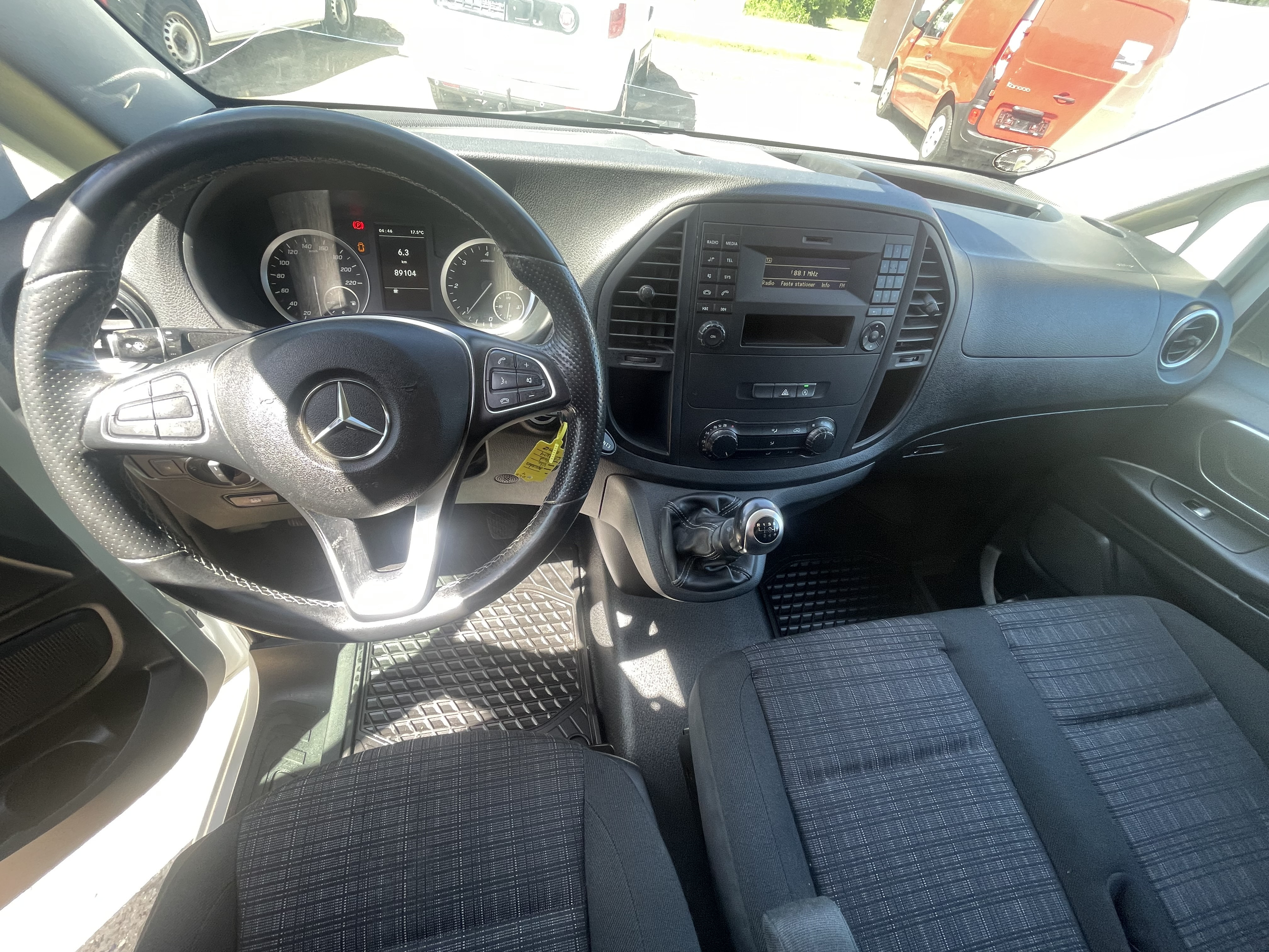 Hvid Mercedes Vito fra 2020