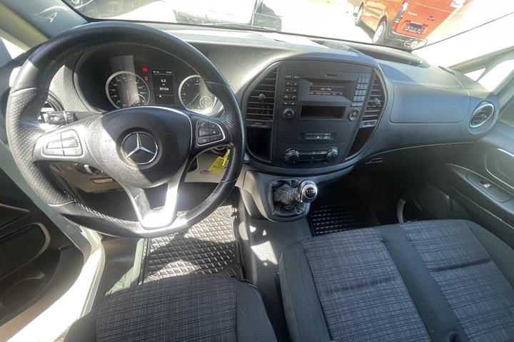 Hvid Mercedes Vito fra 2020