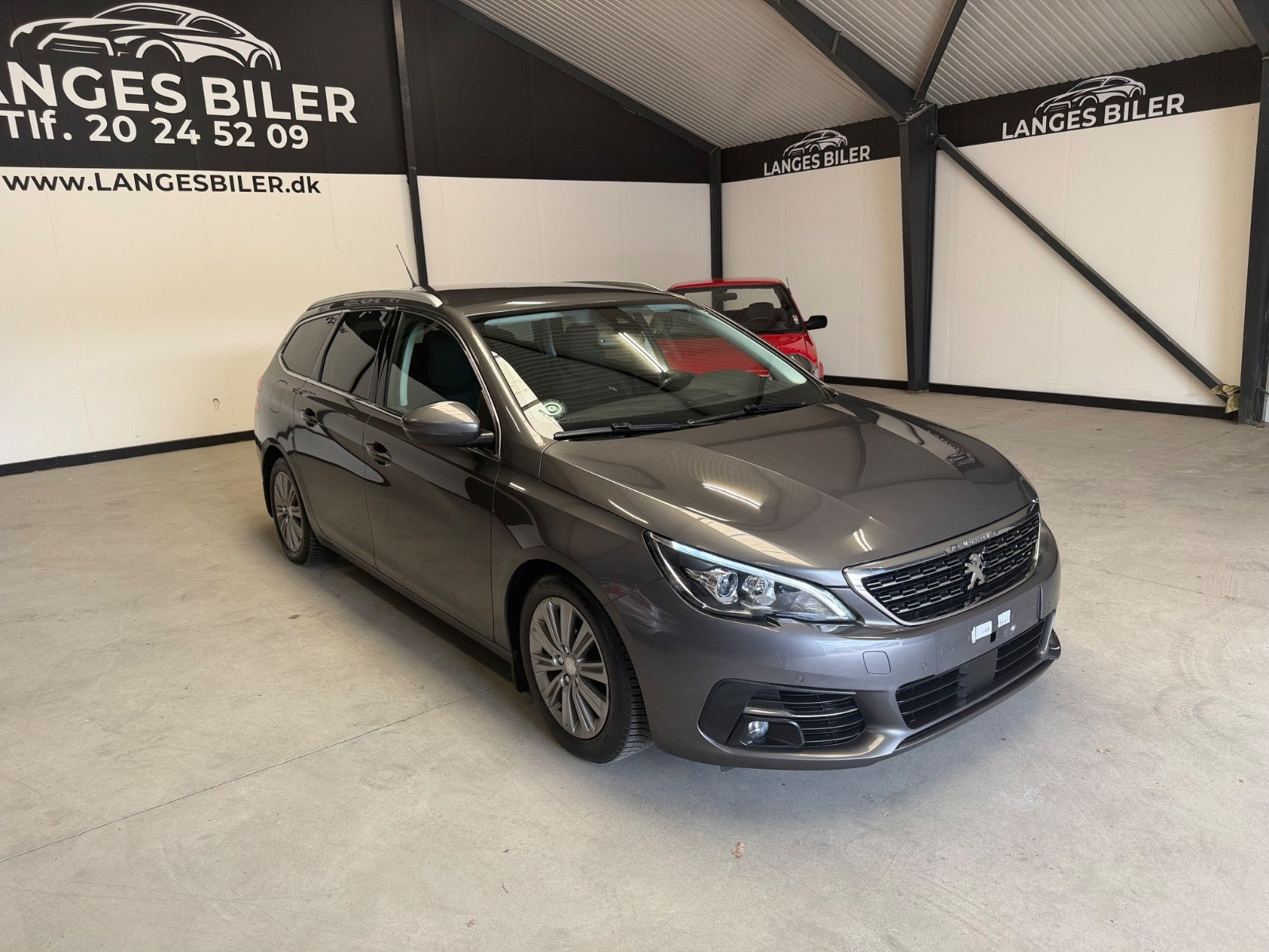 Grå Peugeot 308 fra 2020