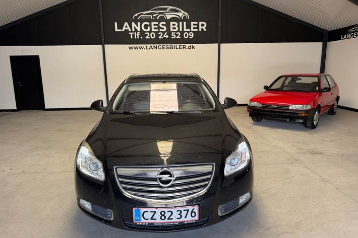Sort Opel Insignia fra 2010
