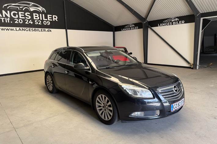 Sort Opel Insignia fra 2010