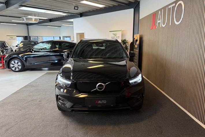 Sort Volvo XC40 fra 2022