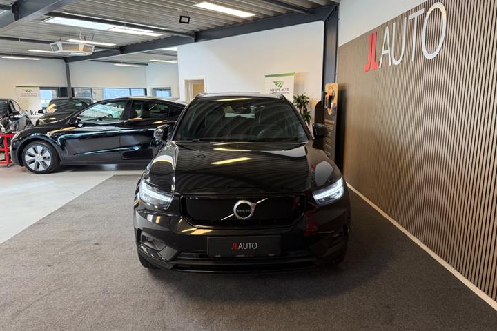 Sort Volvo XC40 fra 2022