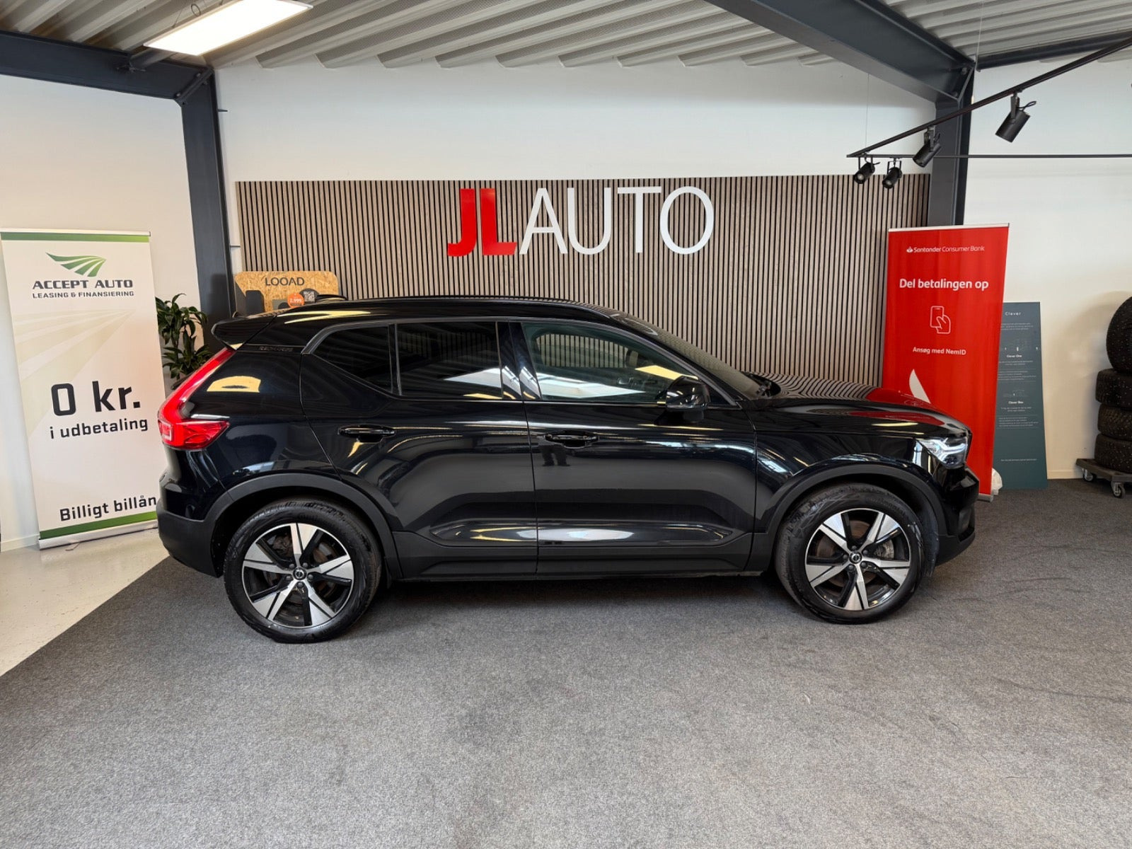 Sort Volvo XC40 fra 2022