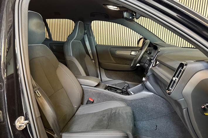 Sort Volvo XC40 fra 2022