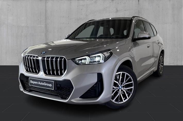 Sølv BMW X1 fra 2024