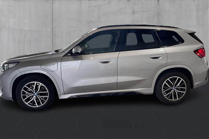Sølv BMW X1 fra 2024