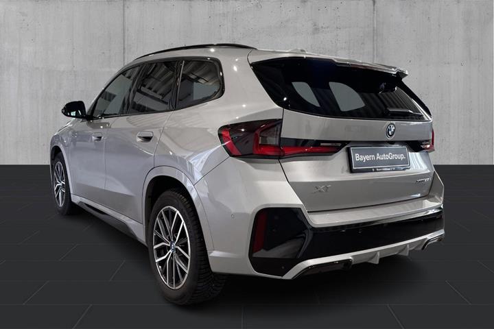 Sølv BMW X1 fra 2024