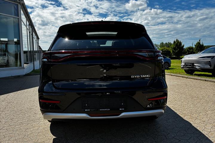 Sort BYD Tang fra 2024 set udefra