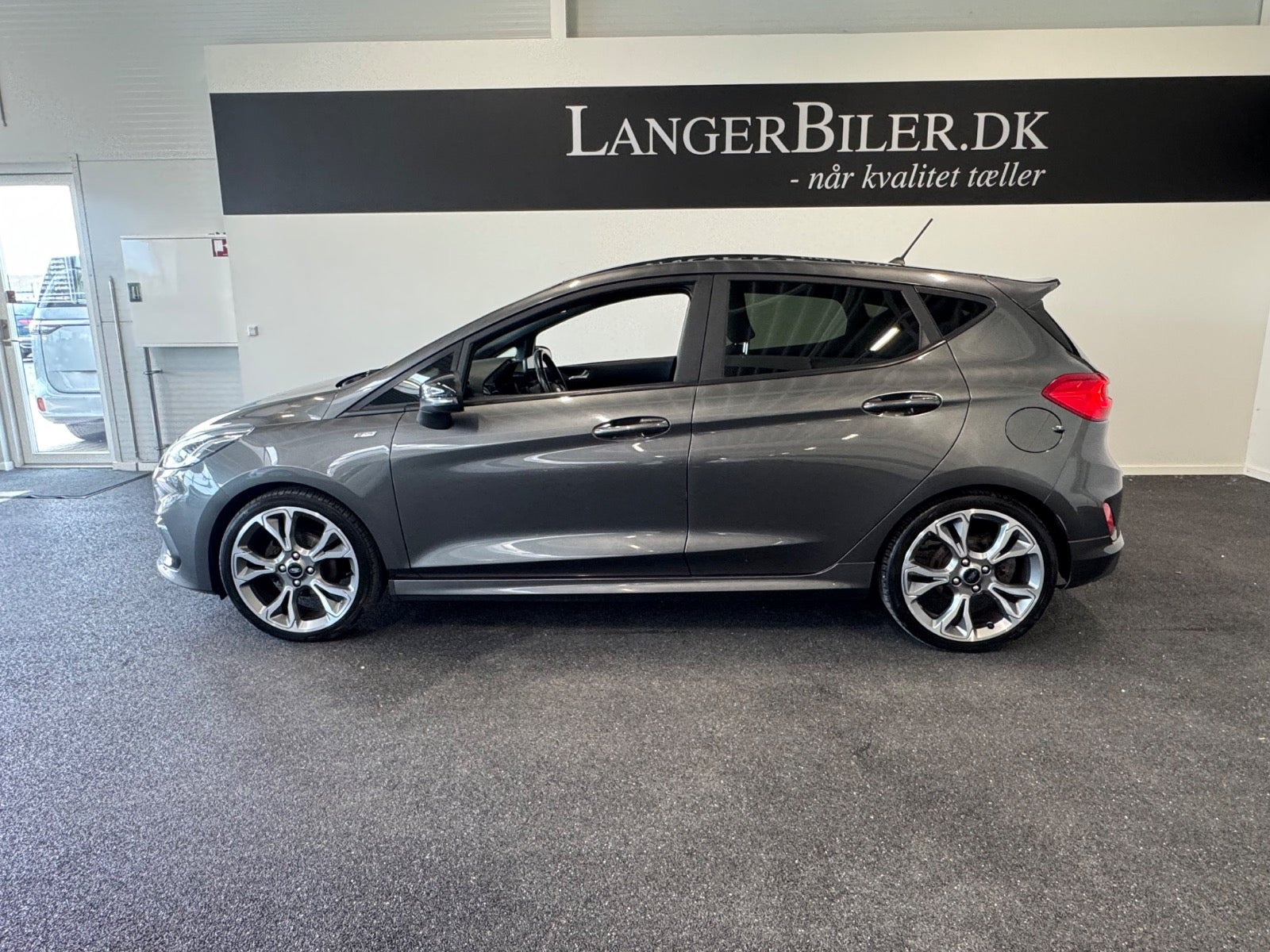 Grå Ford Fiesta fra 2019