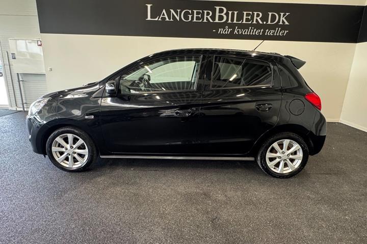 Sort Mitsubishi Space Star fra 2015