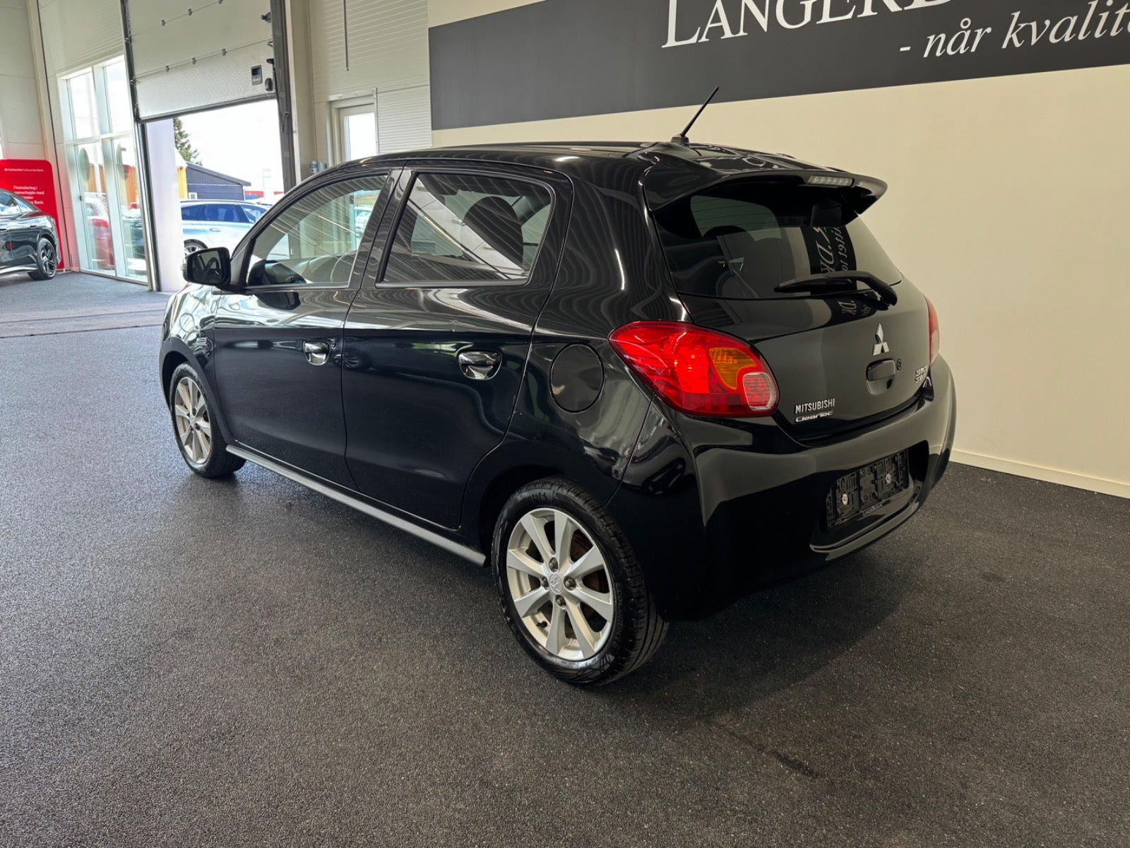 Sort Mitsubishi Space Star fra 2015