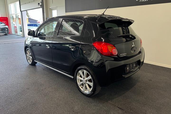 Sort Mitsubishi Space Star fra 2015