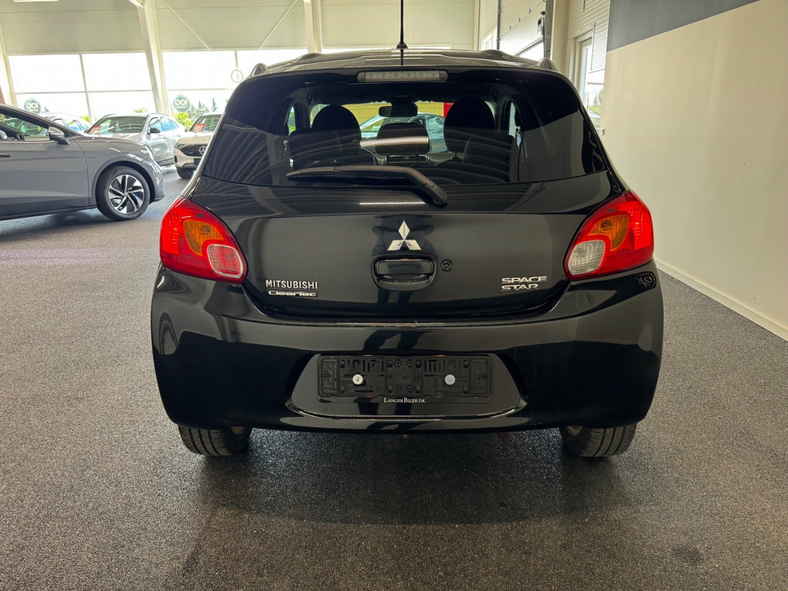Sort Mitsubishi Space Star fra 2015