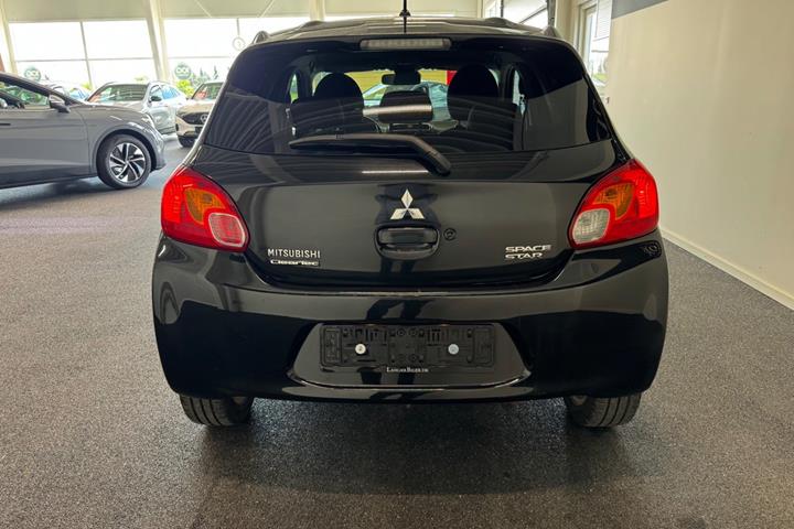 Sort Mitsubishi Space Star fra 2015