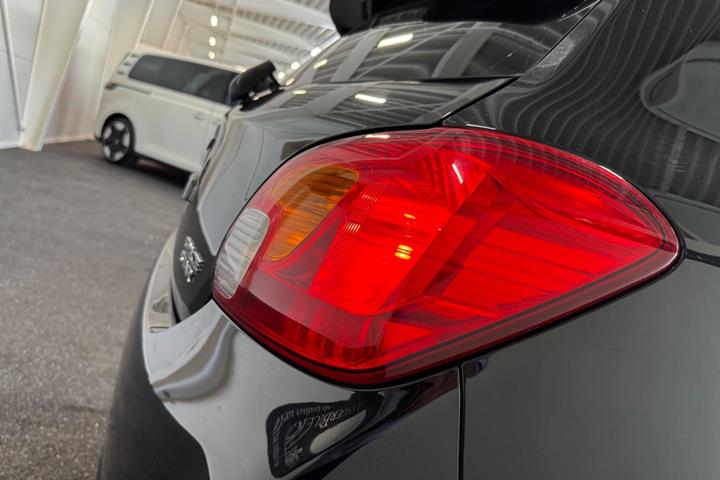 Sort Mitsubishi Space Star fra 2015