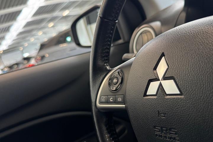 Sort Mitsubishi Space Star fra 2015