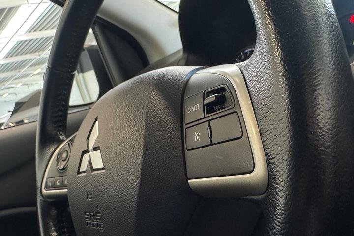 Sort Mitsubishi Space Star fra 2015