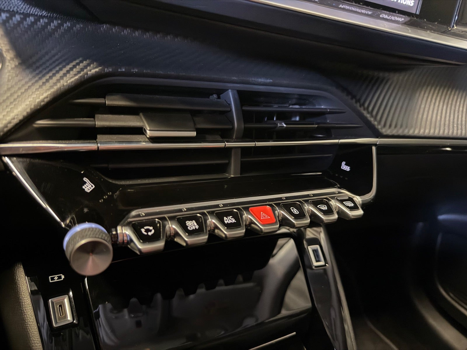 Grå Peugeot 208 fra 2020