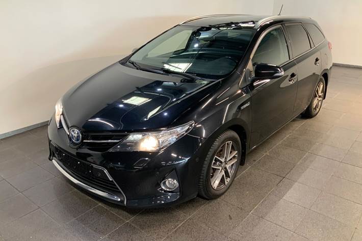 Sort Toyota Auris fra 2014 set udefra