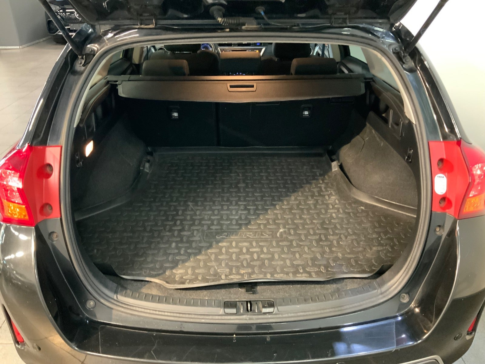 Sort Toyota Auris fra 2014