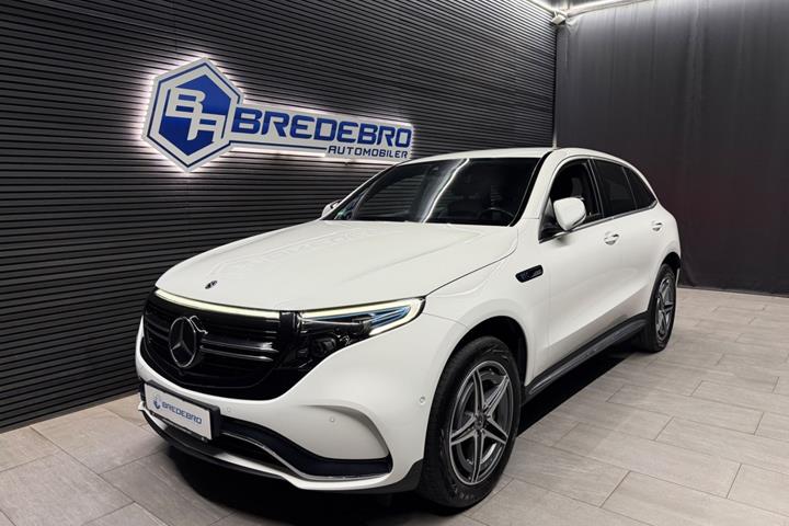 Hvid Mercedes EQC400 fra 2023 set udefra