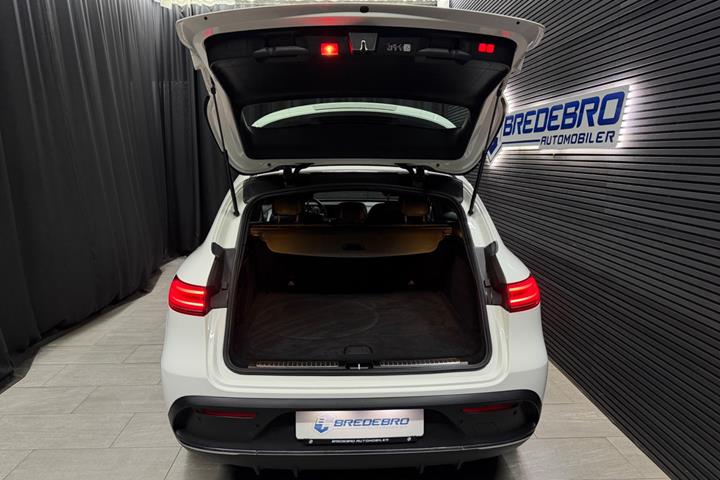 Hvid Mercedes EQC400 fra 2023