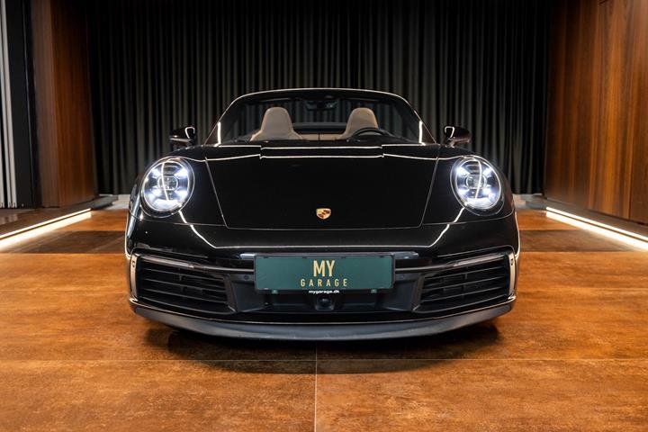 Sort Porsche 911 Carrera 4S fra 2020