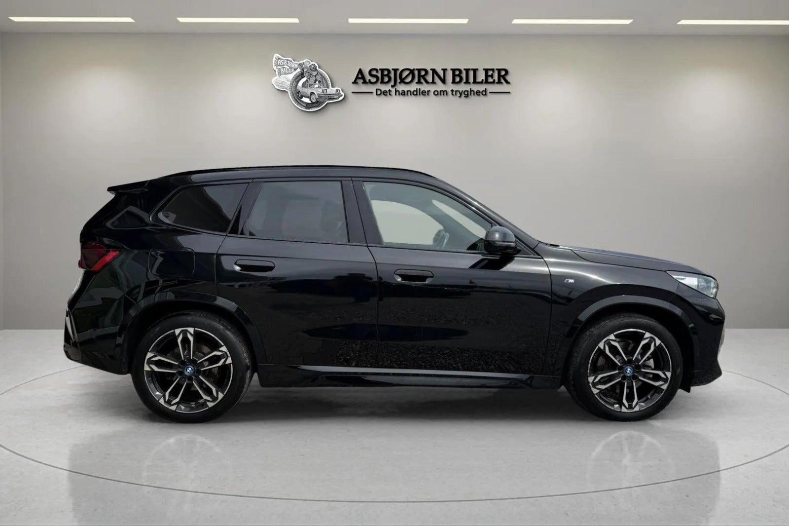 Sort BMW iX1 fra 2023