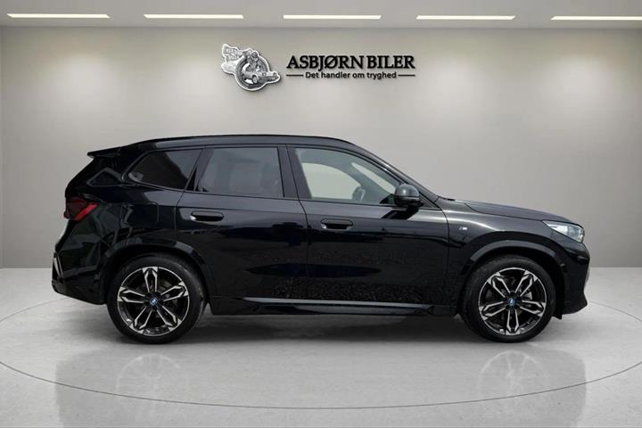 Sort BMW iX1 fra 2023