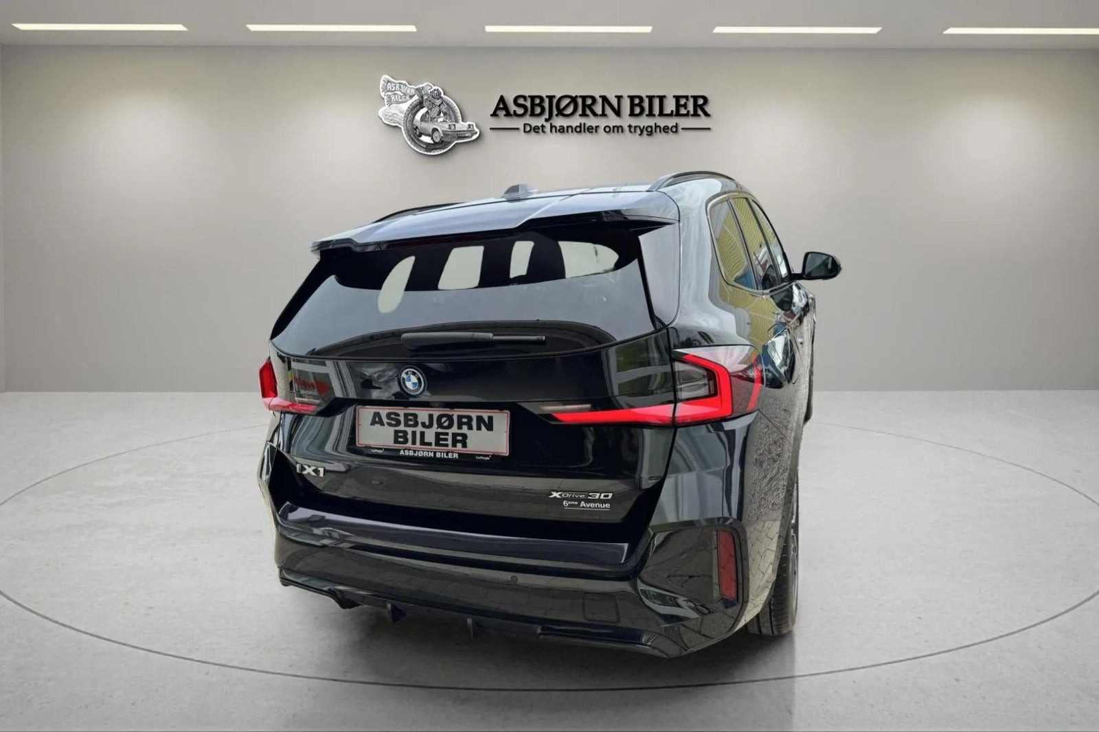 Sort BMW iX1 fra 2023