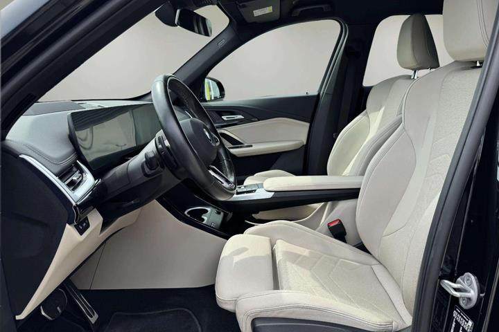 Sort BMW iX1 fra 2023