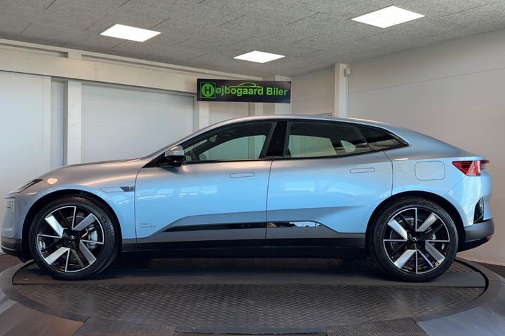 Blå Polestar 4 fra 2024