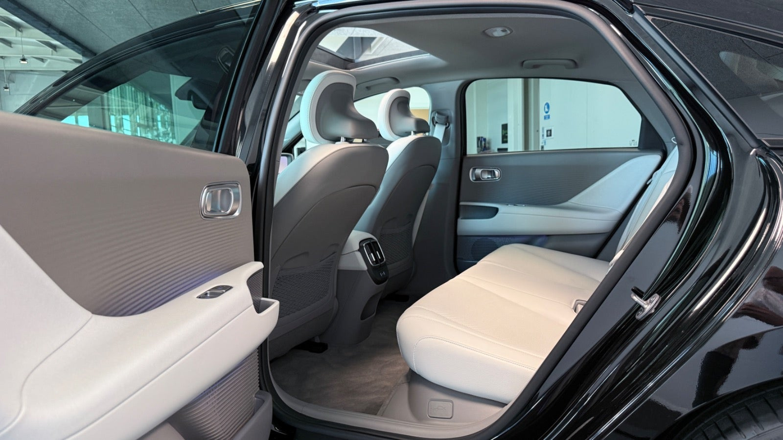 Sort Hyundai Ioniq 6 fra 2023