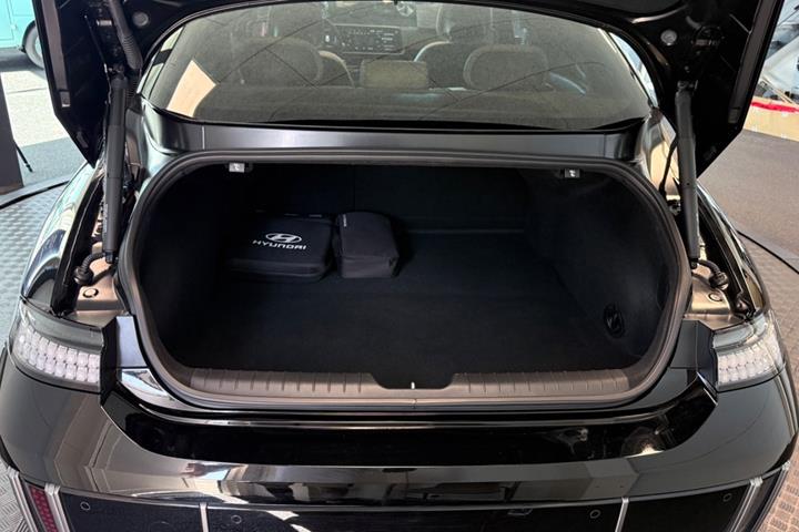 Sort Hyundai Ioniq 6 fra 2023
