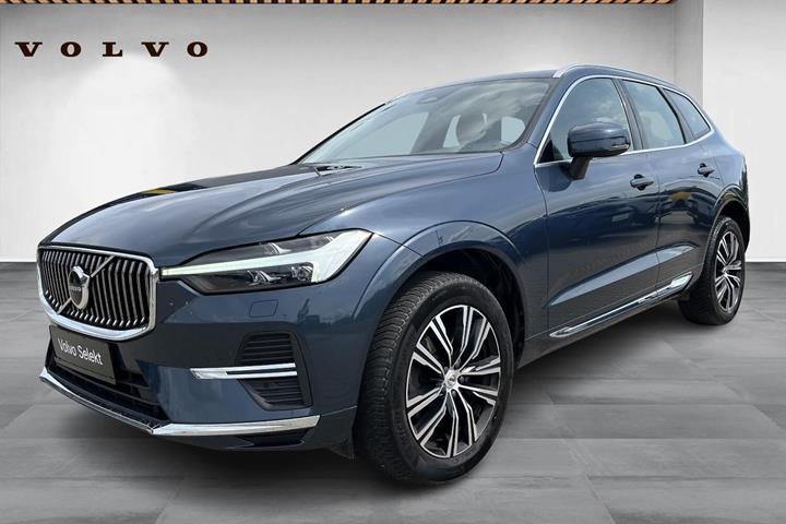 Blå Volvo XC60 fra 2022 set udefra