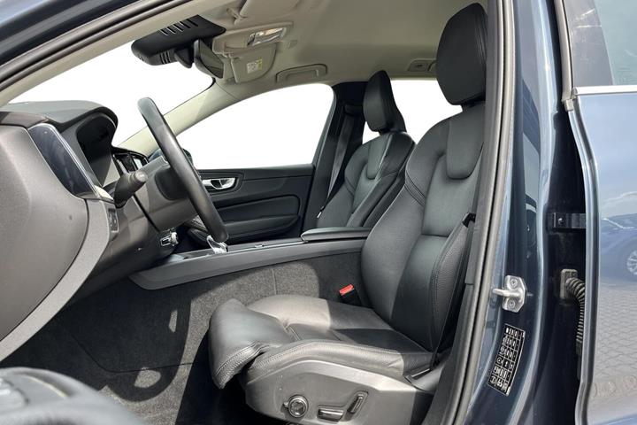 Blå Volvo XC60 fra 2022