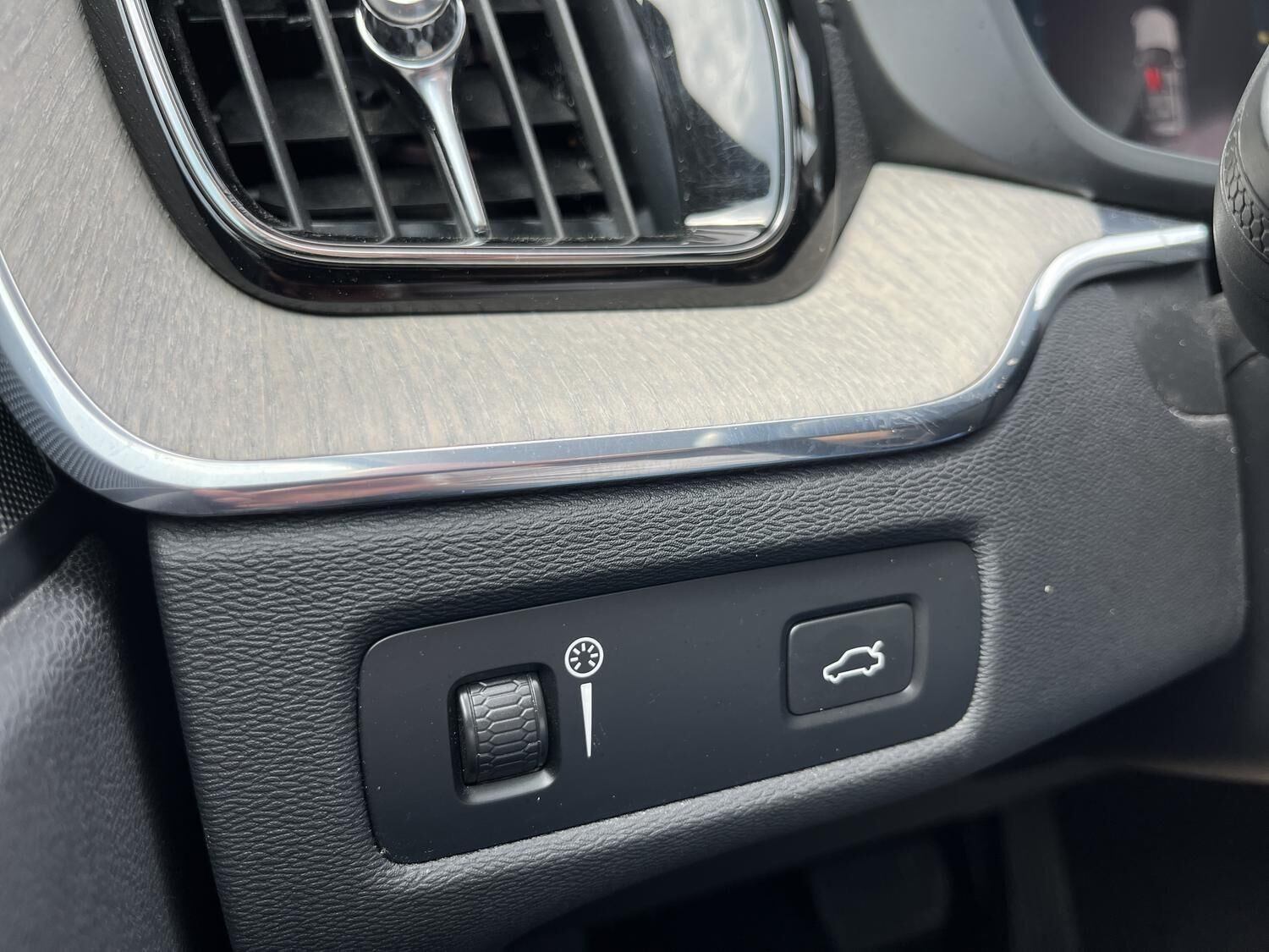 Blå Volvo XC60 fra 2022